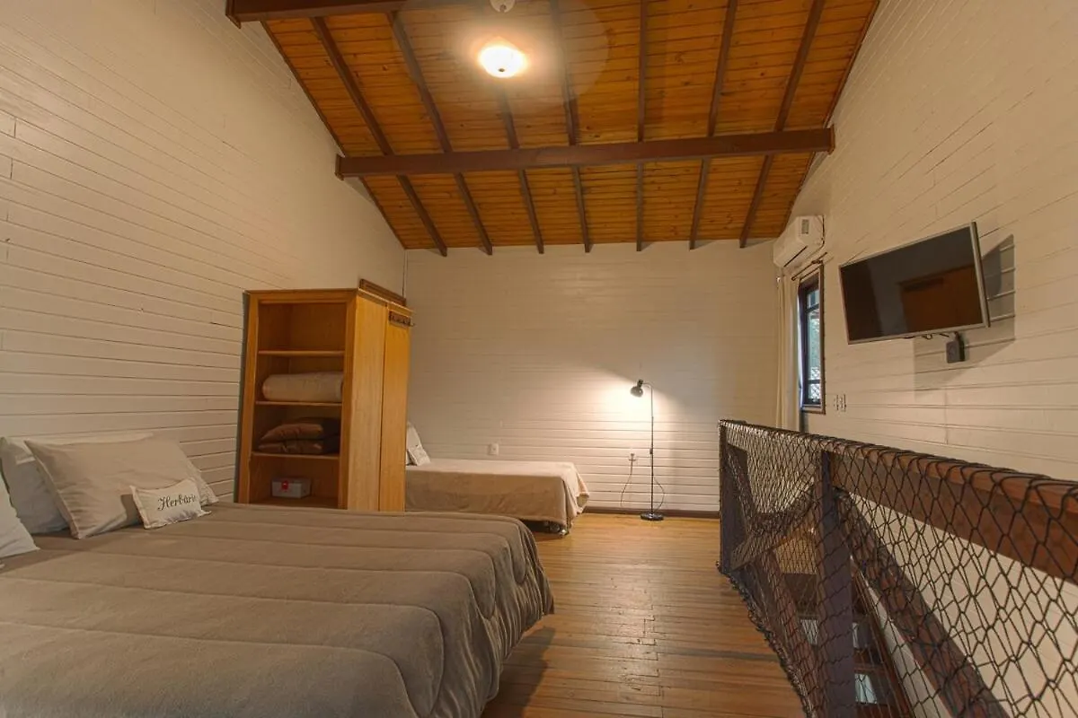 Casas Herbario - Casa V Palhoça 0*,  Brazylia